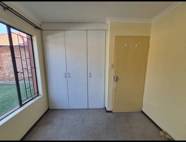 3 BEDROOM TOWNHOUSE FOR SALE IN EDLEEN